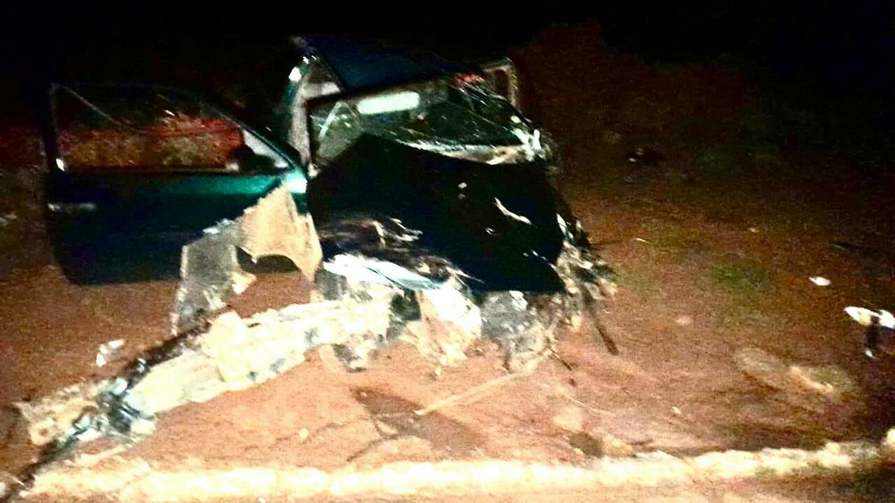 Imagem de compartilhamento para o artigo Acidente entre carro e carreta deixa dois homens feridos em Costa Rica da MS Todo dia
